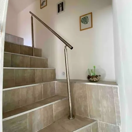 Maison De *